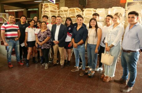 Nuevo mobiliario para los alumnos de la Escuela de Comercio República de Panamá (Concepción)