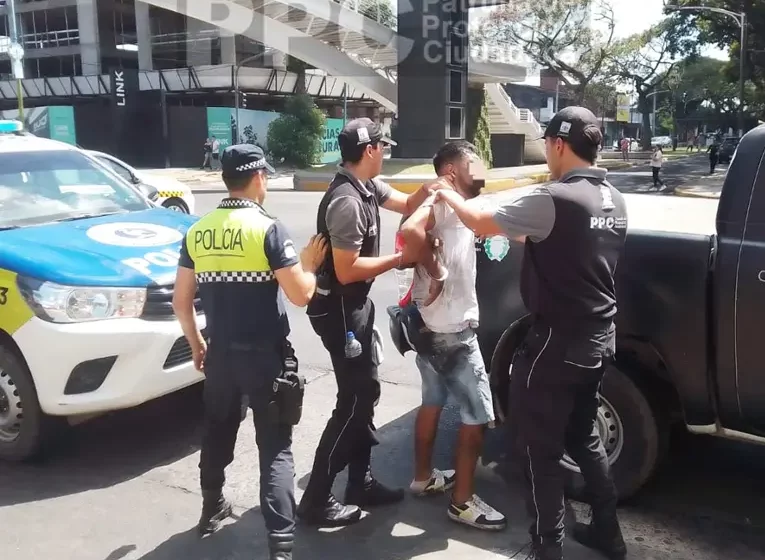  La Patrulla Ciudadana atrapó a ladrón de celulares que atacó a un vecino en Mate de Luna y Amador Lucero
