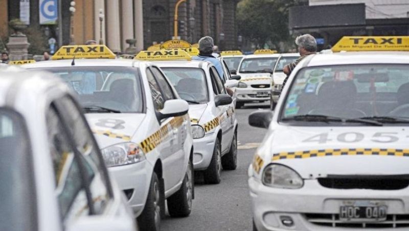  Taxistas formalizaron el pedido de aumento del 80%: la reacción de dos concejales