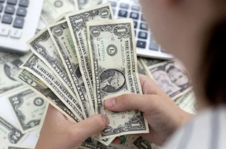 Menos demandado, el dólar blue bajó 20 pesos: qué pasa en el mercado cambiario