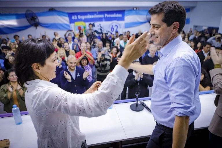  Wado de Pedro en modo candidato: sumó el apoyo de Máximo Kirchner y barones del conurbano