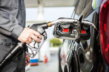YPF subió un 12,5% el precio de sus combustibles y los congelará hasta octubre