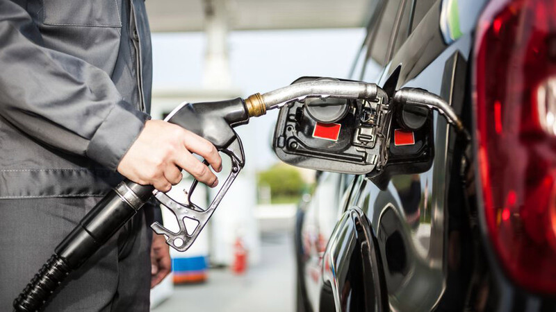  YPF subió un 12,5% el precio de sus combustibles y los congelará hasta octubre