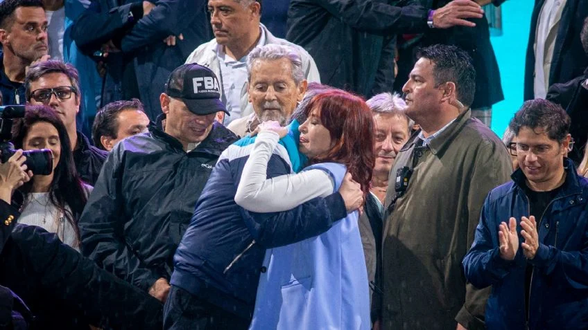  Cristina Fernández de Kirchner y su hijo definen quién será el candidato y dos ya están preocupados