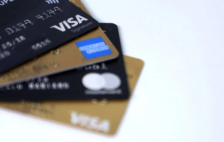  Con qué conviene financiar las compras hoy: tarjetas de crédito o préstamos personales