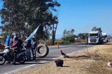 Cortes de ruta en Jujuy: una mujer murió cuando esperaba que habilitaran el paso en Abra Pampa