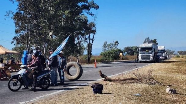  Cortes de ruta en Jujuy: una mujer murió cuando esperaba que habilitaran el paso en Abra Pampa