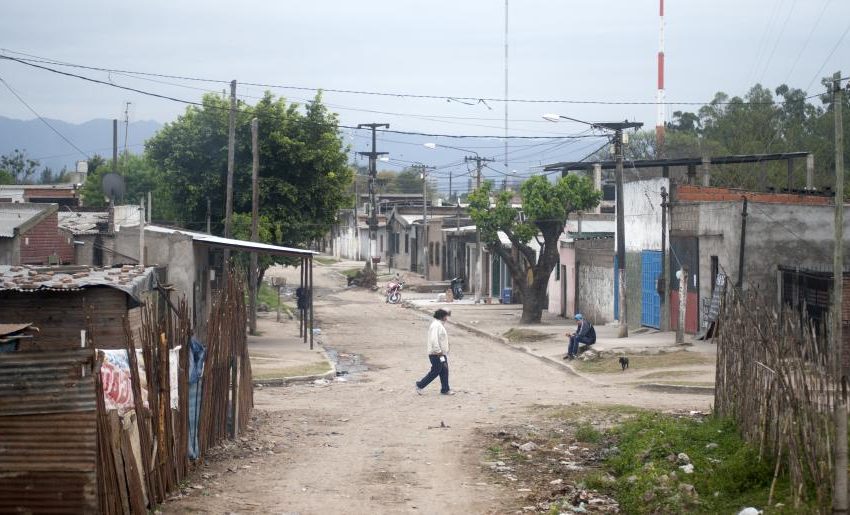  Por la crisis habitacional, más de 45.000 familias tucumanas viven en asentamientos y villas