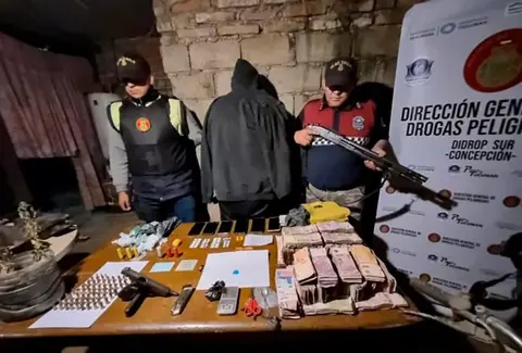  Narcomenudeo millonario: encuentran droga, armas y más de un millón de pesos en un kiosco narco en Aguilares