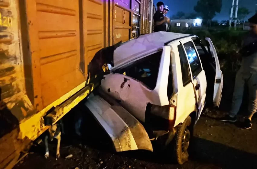  Un tren cargado con azúcar embistió a un Fiat Uno en el que viajaban una mujer embarazada y una menor