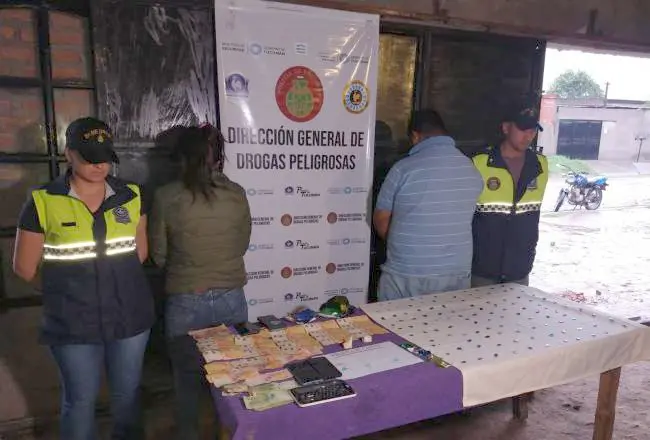  Detienen a dos personas y secuestran más de 120 “ravioles” de cocaína