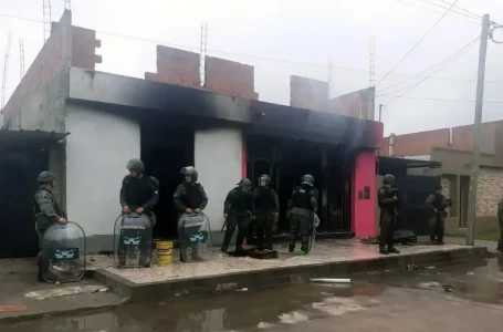 Detuvieron a seis gendarmes y a civiles en allanamientos ordenados por la justicia federal en Santiago del Estero