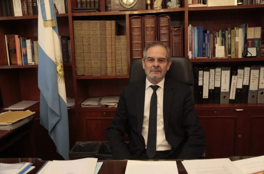  Sergio Pagani, rector de la UNT: “Estamos viviendo con mucha incertidumbre”