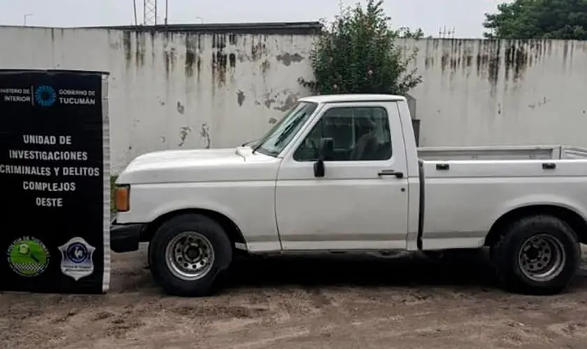  Misterio en Acheral ¿De quién es la camioneta que lleva un mes parada en la playa de una estación de servicio?