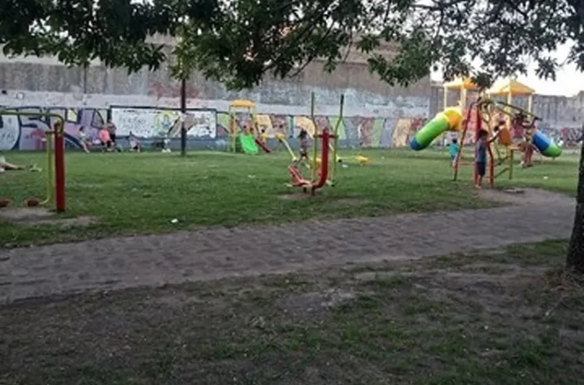  Hallan a hombre descuartizado dentro de una valija en una plaza de Lanús