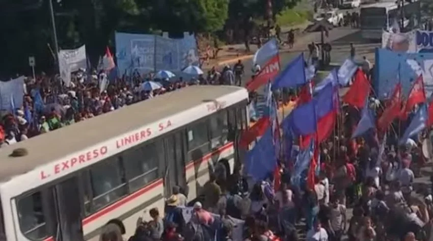  D´Elía lidera un piquete en La Matanza y el Gobierno evalúa aplicar el protocolo antiprotestas