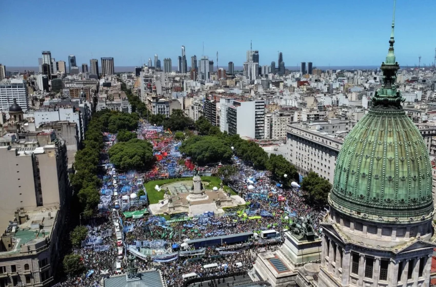  El Gobierno le bajó el precio al paro y tildó de «irracional» a la CGT