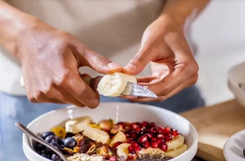  La proteína clave que deben consumir los mayores de 50 años, según un estudio de Harvard