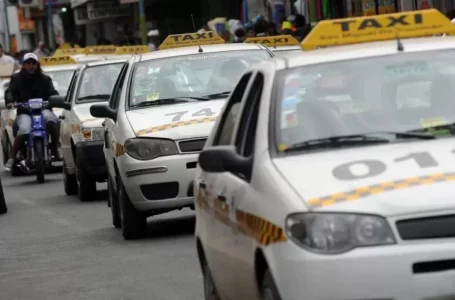 Caos en el microcentro: taxistas protestaron en las calles contra Uber