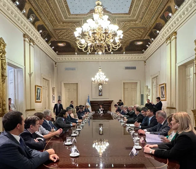  Llegaron todos los gobernadores a la Rosada y comienza la reunión con Posse y Francos