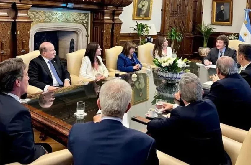  Milei reunió a su equipo con Menem y Villarruel incluidos tras el rechazo del DNU en el Senado