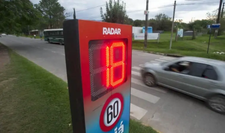  Macchiarola avanza con la instalación de radares en la avenida Perón: «habrá multas de cientos de miles de pesos»