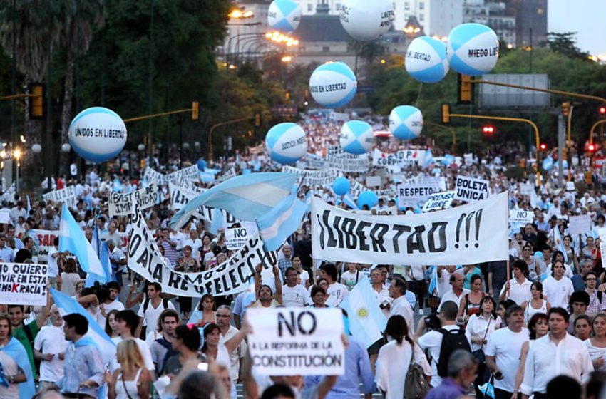  Protestas en el Congreso por la sanción de la Ley Bases y la activación del Protocolo de Seguridad