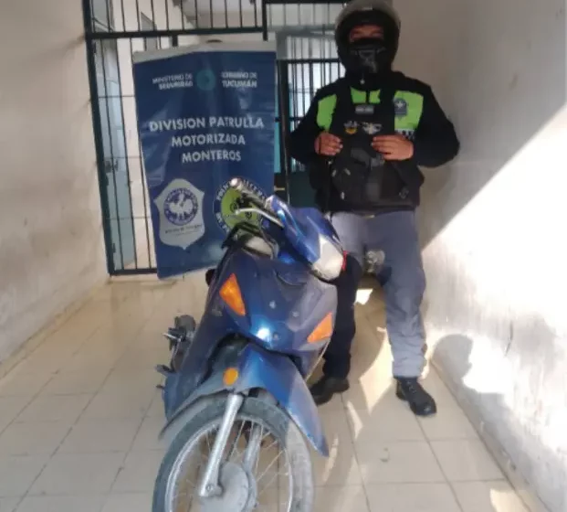  Policías de Monteros recuperaron una moto robada hace ocho años