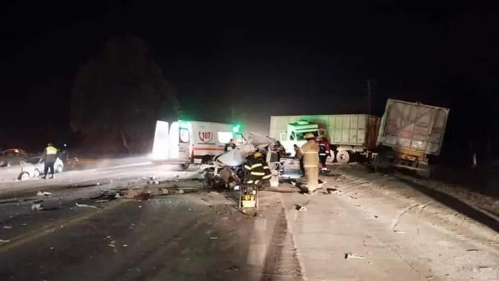  Un automovilista murió al chocar de frente contra un camión