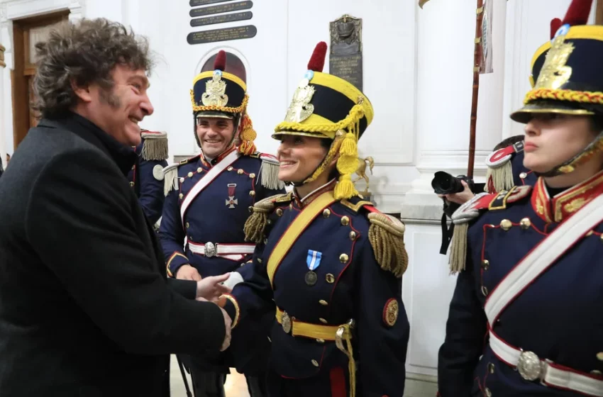  Milei participó del acto de encendido de la llama votiva en conmemoración del paso a la inmortalidad de San Martín