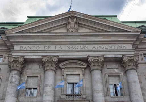  Caputo advierte cierre de sucursales del Banco Nación en municipios con aumentos de tasas municipales