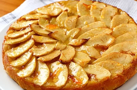 Tarta de manzana con 1 huevo y 1 manzana: un clásico para acompañar el mate