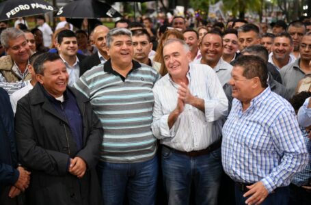 El gobernador recorrió obras en Famaillá con el Mellizo intendente