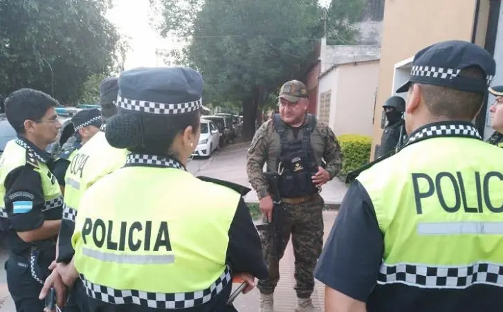  Hombre se atrincheró armado en su casa y la Policía logró reducirlo