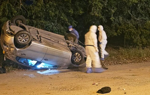  Huía de la policía, volcó y murió