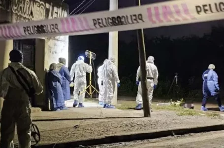 Un hombre fue asesinado de una puñalada en villa 9 de Julio y la Policía busca al homicida