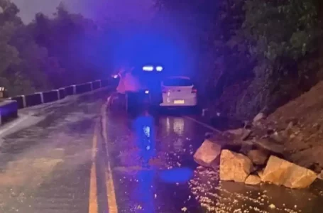 Una enorme roca estuvo a punto de causar una tragedia en la ruta 307 camino a Tafí del Valle