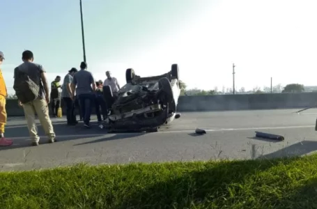 Accidente en la Diagonal a Tafí Viejo: volcó un auto en plena ruta