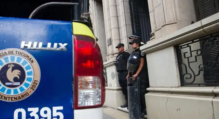  «Falso allanamiento»: la Policía irrumpió en una asociación habilitada para el cultivo de cannabis en pleno centro