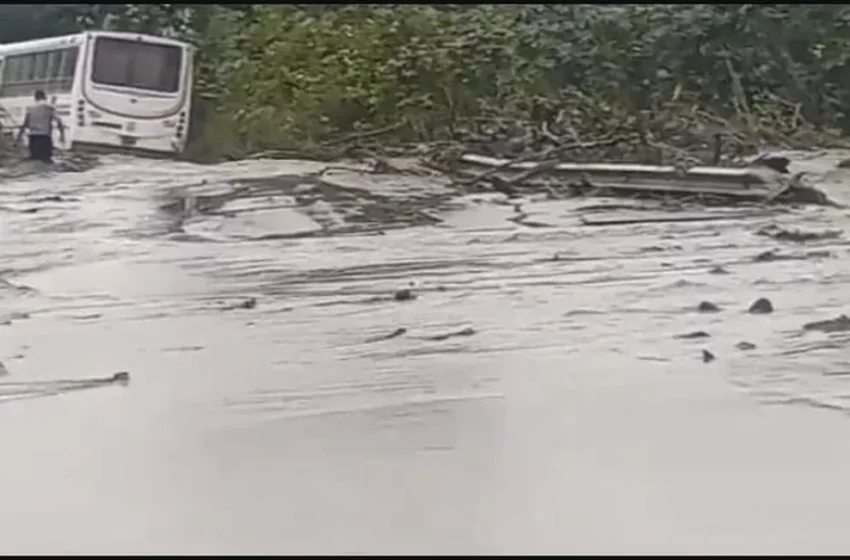  Corte total en la Ruta 304 por crecida del río en Los Altos de Taruca