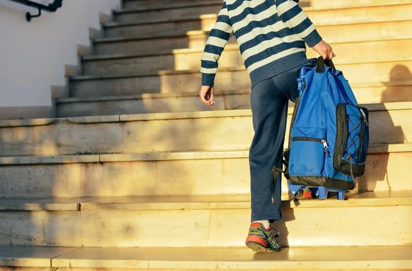  Salud advierte sobre el peso de las mochilas escolares para evitar lesiones