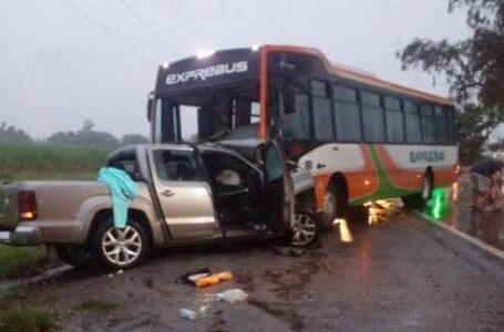 Concepción: dos jóvenes murieron y hay tres heridos tras el choque de una camioneta con un micro