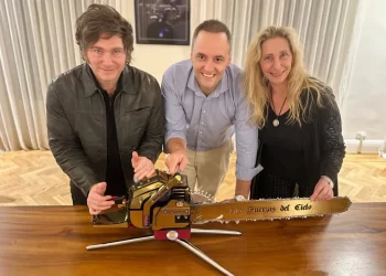 Milei se suma a la campaña de Adorni en CABA y encabezará recorridas callejeras