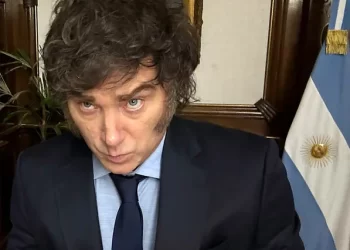 Milei vuelve a cargar contra periodistas tras su viaje a Roma