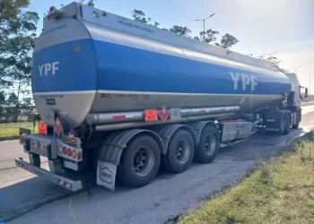 CONFIRMADO: desde el 1 de mayo, YPF bajará el precio de los combustibles