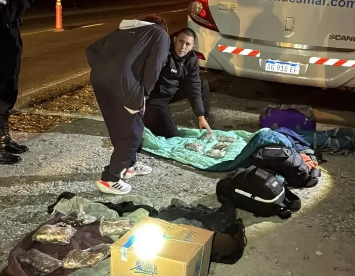 Un ómnibus que salió de Jujuy hacia Córdoba llevando celulares de contrabando y marihuana fue detenido en Tucumán