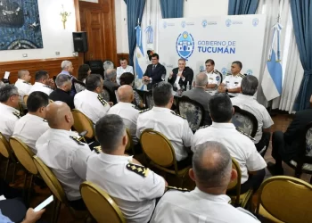 Jaldo retomó su agenda con una reunión clave sobre seguridad junto a la Plana Mayor de la Policía