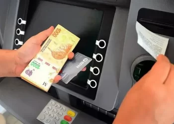 Hoy comienza el pago del salario a los trabajadores estatales