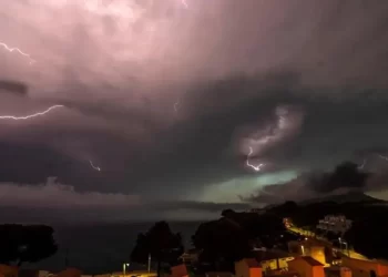 Alerta meteorológica en 16 provincias: tormentas, vientos de hasta 130 km/h y nevadas intensas