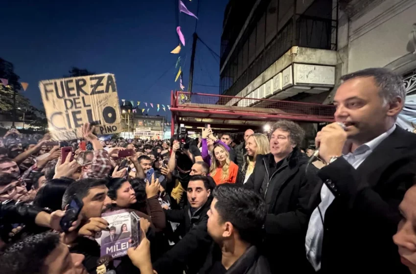 Milei Apoya a Adorni en Villa Lugano en Encuentro Previo a las Elecciones Legislativas